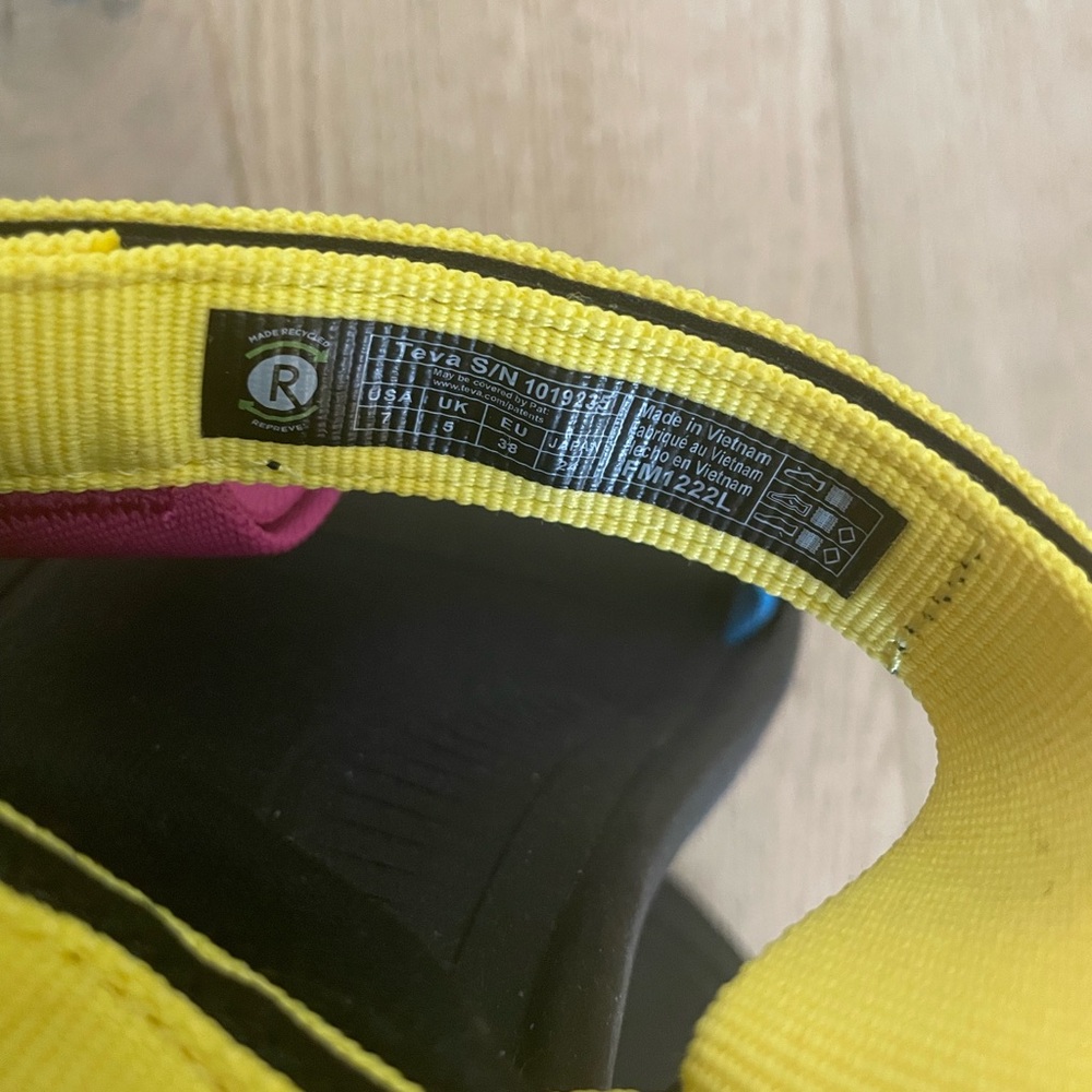 NEW Teva Yellow and Blue Outdoor Sandals - Picture 4 of 4